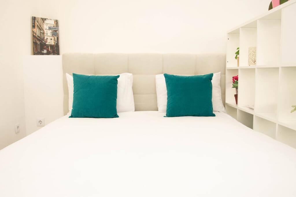Cute And Sunny Studio - Central Location Сараево Экстерьер фото